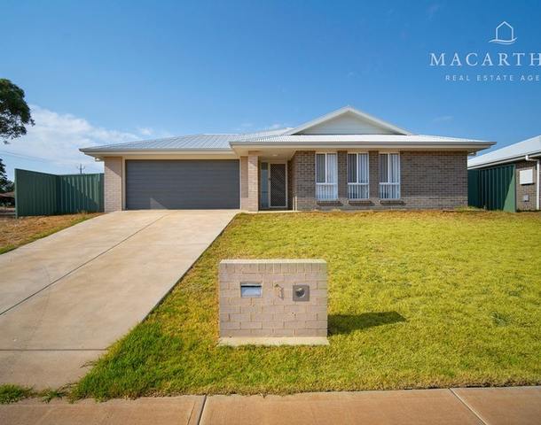 1 Hazelwood Drive, Forest Hill NSW 2651
