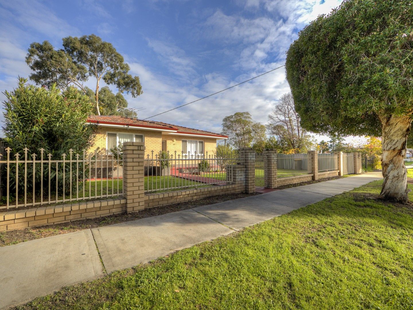 2 bedrooms House in 23 Hamersley Street MIDLAND WA, 6056