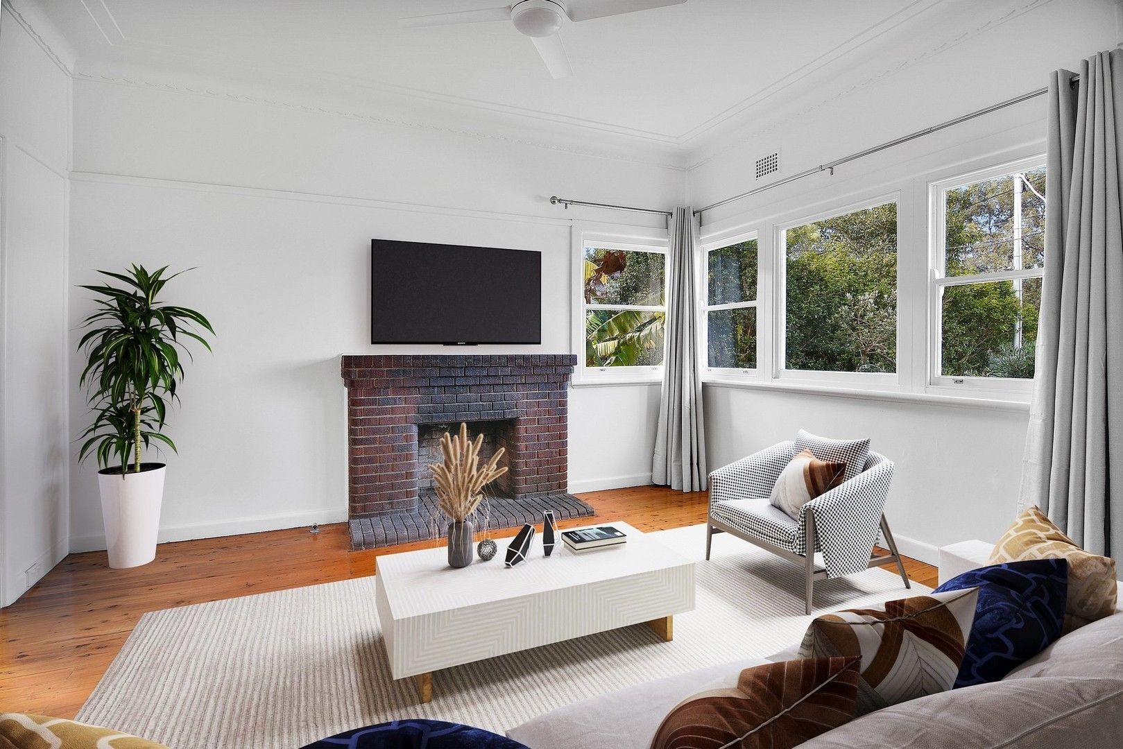 3 bedrooms House in 16 Melwood Avenue FORESTVILLE NSW, 2087