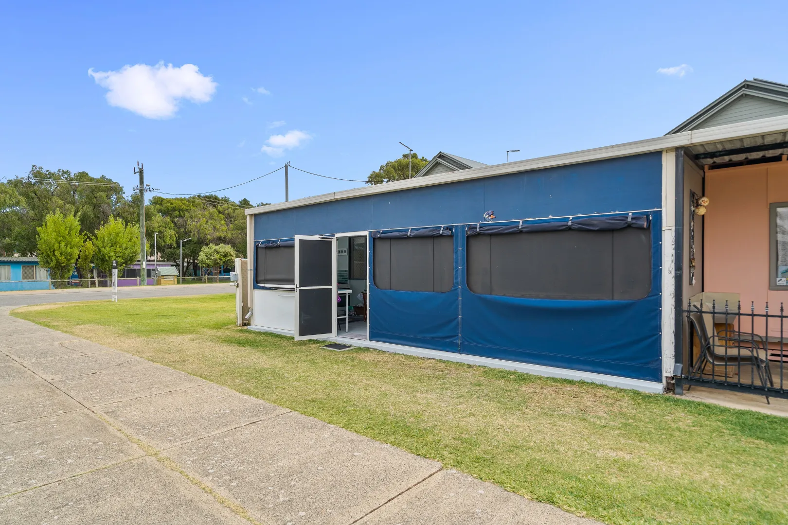 Very neat & tidy fully renovated beachside unit - walk to the beach. - View 2