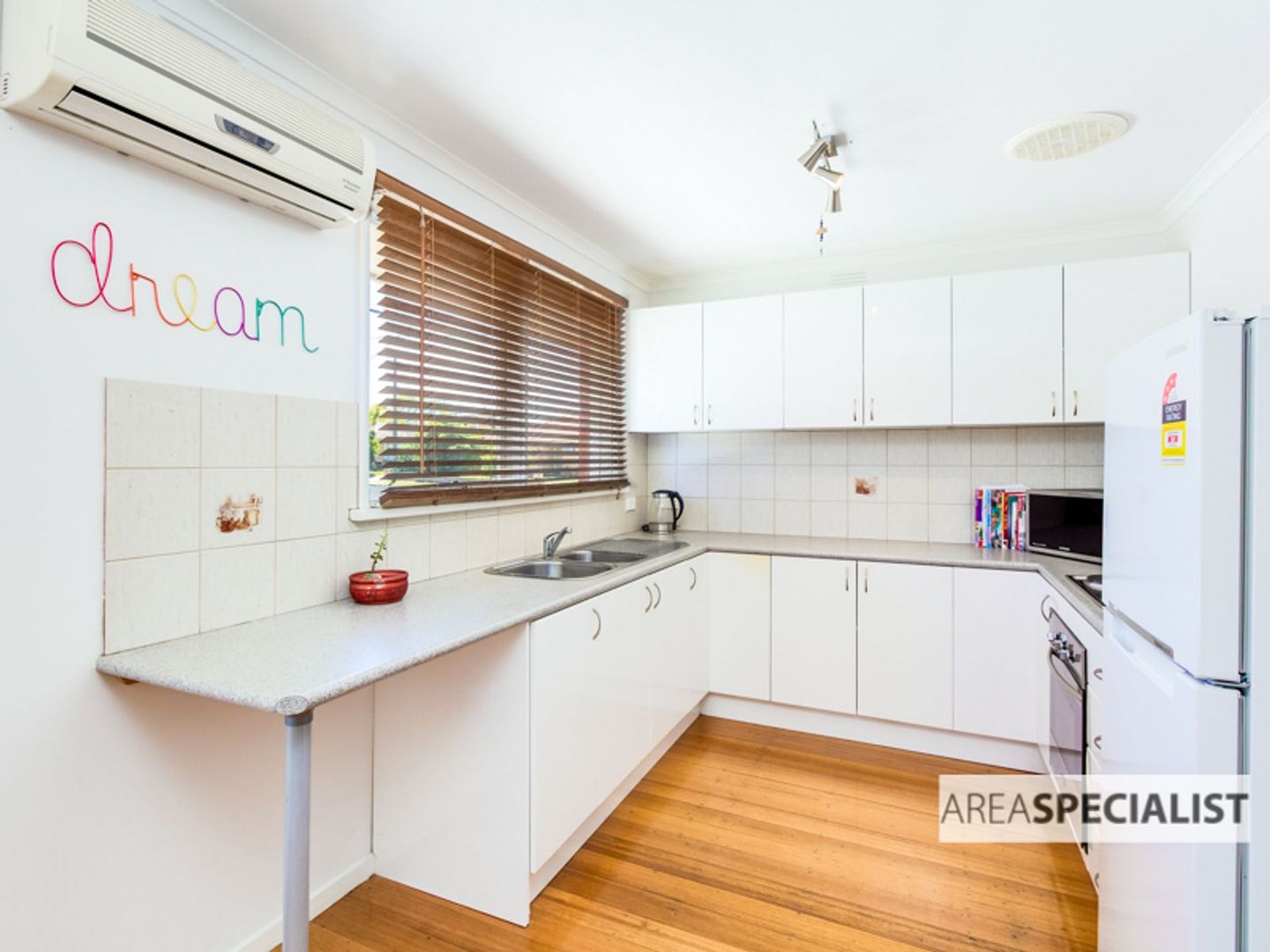 2 bedrooms Apartment / Unit / Flat in 2/134 Lower Dandenong Road PARKDALE VIC, 3195