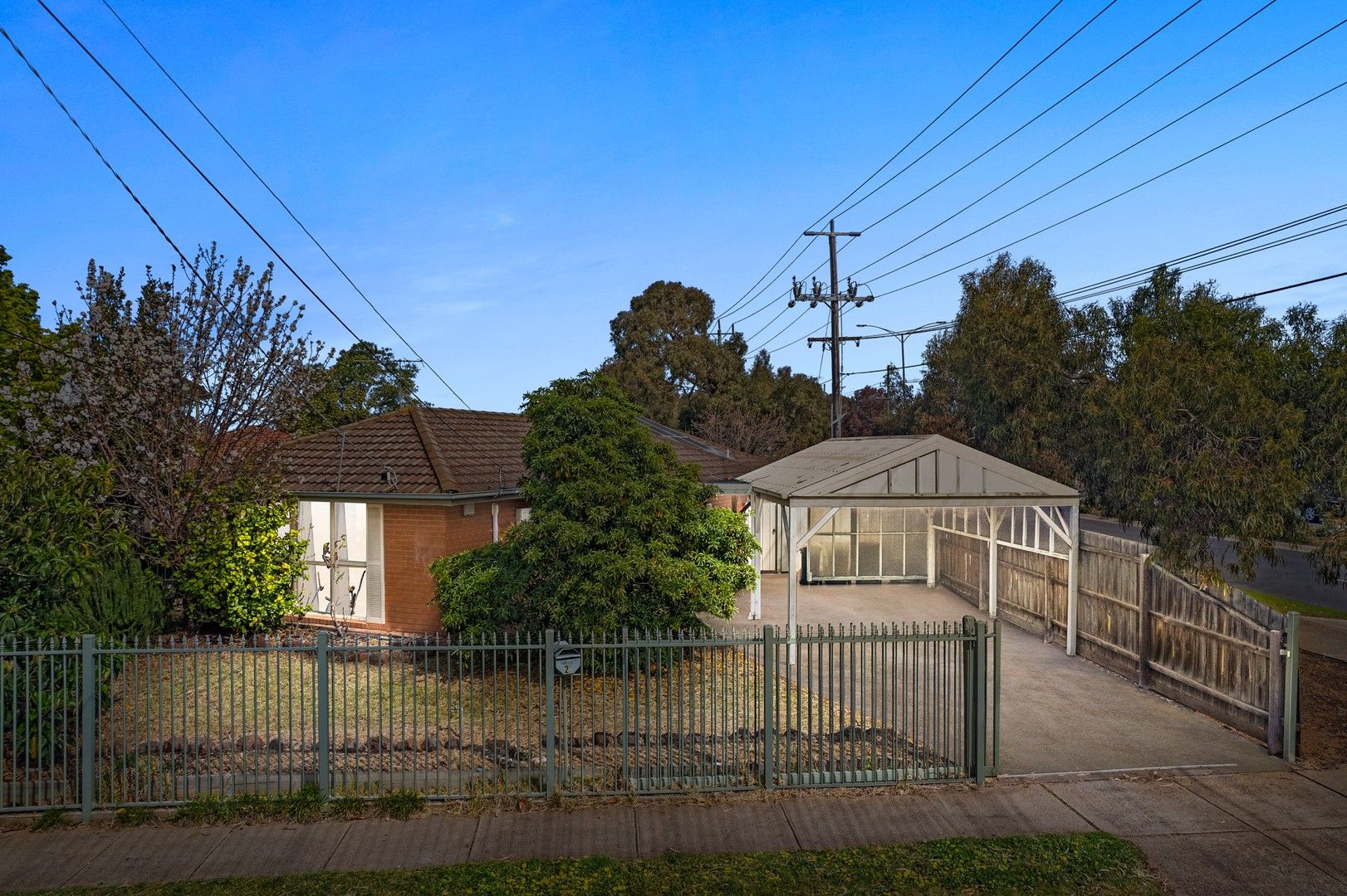 3 bedrooms House in 2 Tamarind Crescent WERRIBEE VIC, 3030