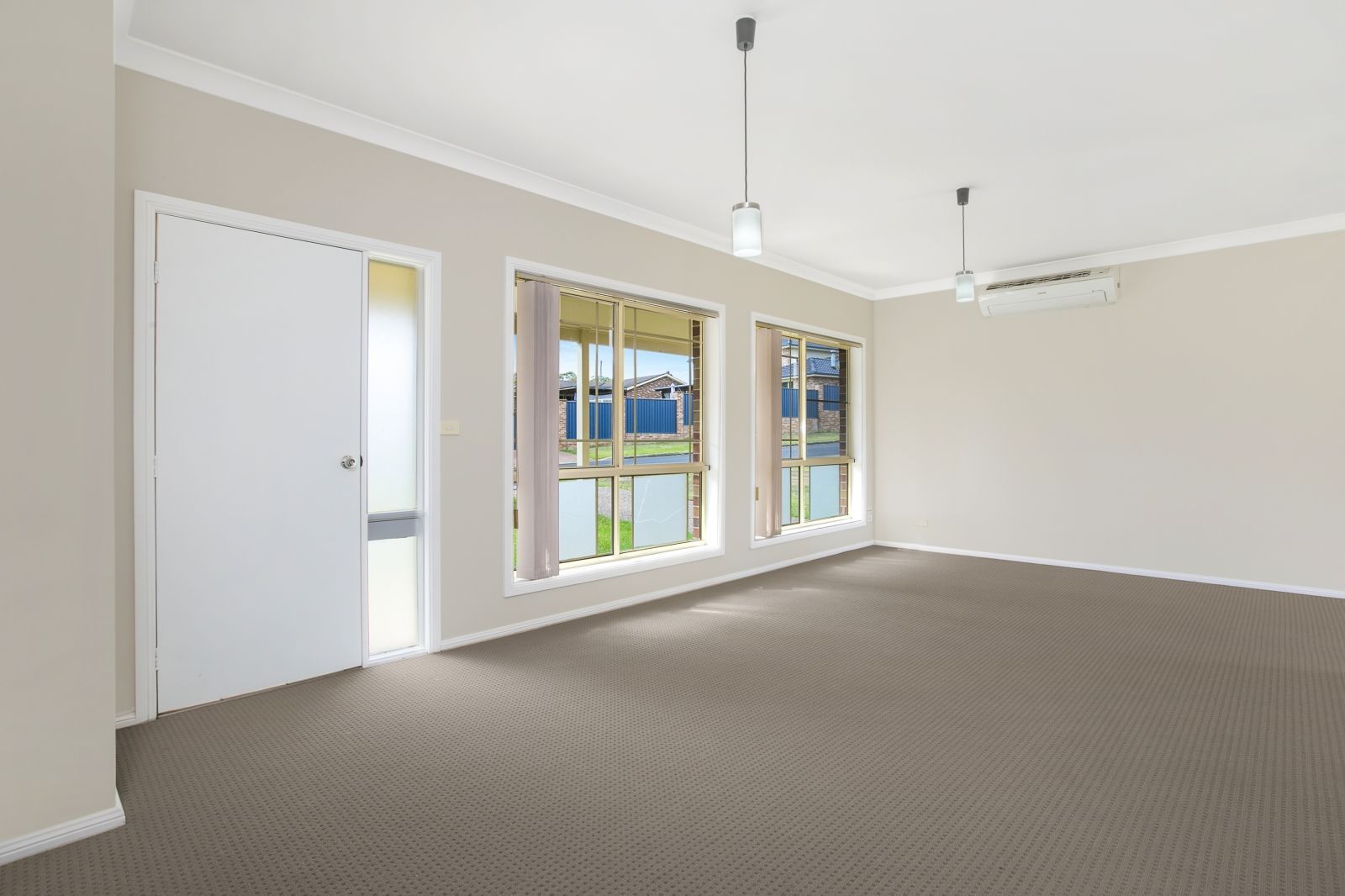 53 Devitt Crescent, The Oaks NSW 2570, Image 2