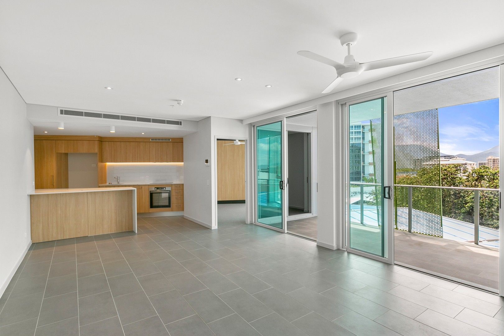 3 bedrooms Apartment / Unit / Flat in 509/163 Abbott Street CAIRNS CITY QLD, 4870