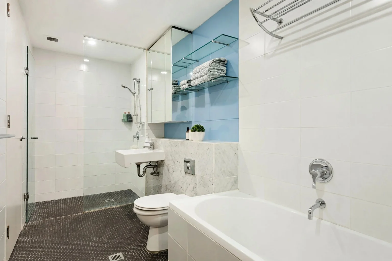 Additional image 5 of 1307/2 Sterling Circuit, Camperdown NSW 2050