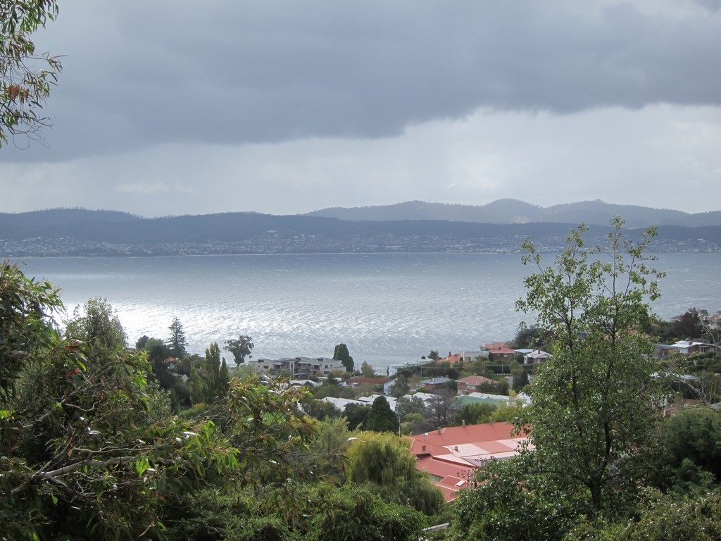 2 bedrooms House in 77A Fisher Avenue SANDY BAY TAS, 7005