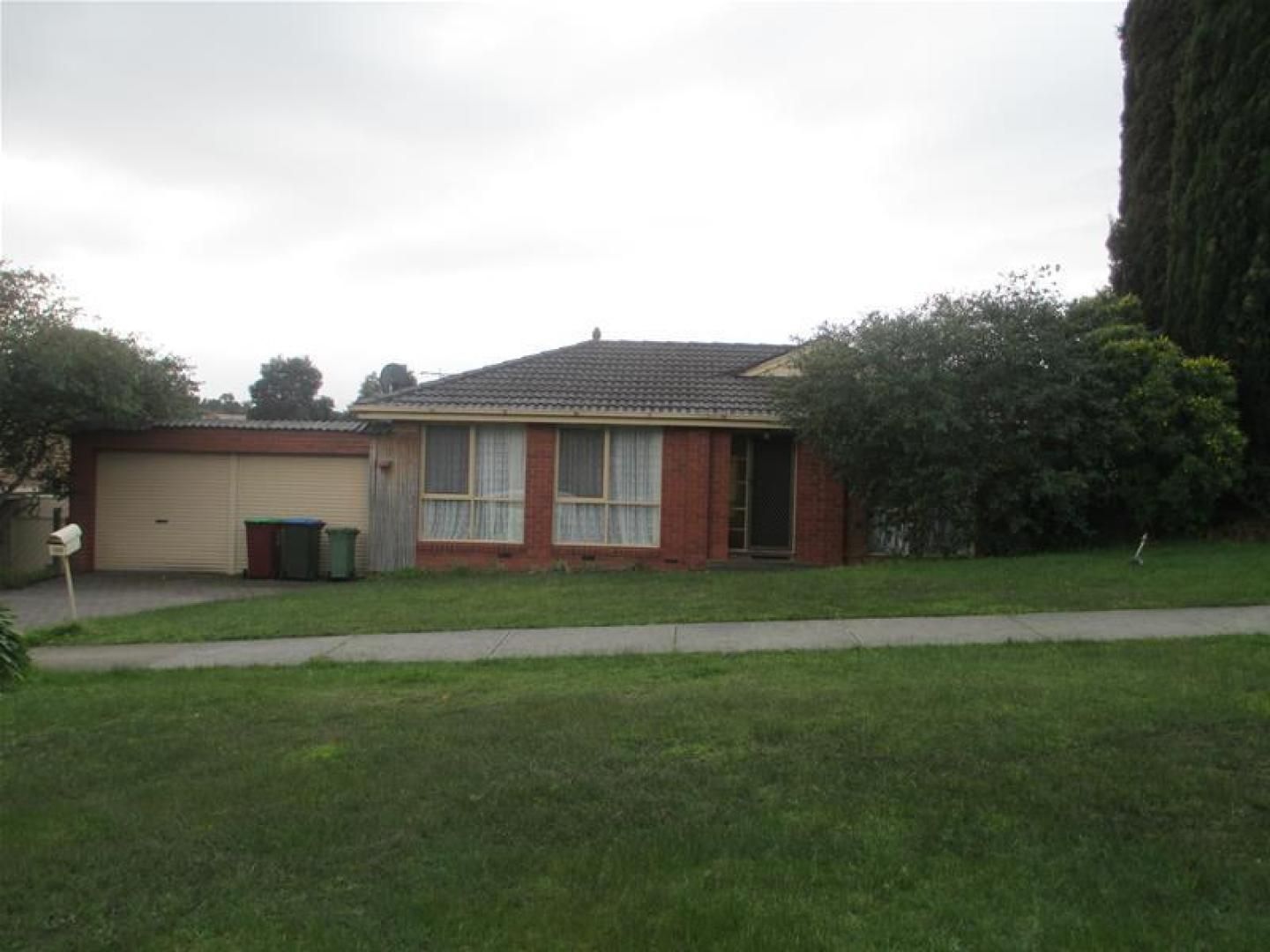 183-james-cook-drive-endeavour-hills-vic-3802-house-for-rent-domain