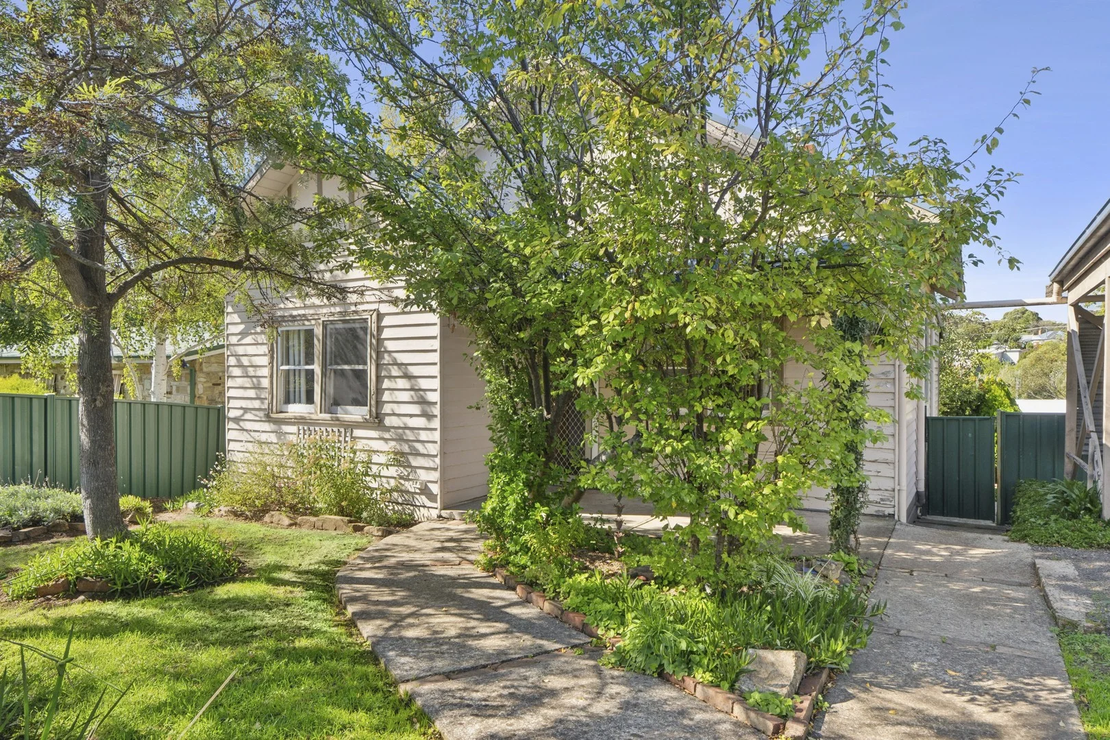 169 Main Road, Hepburn Springs VIC 3461