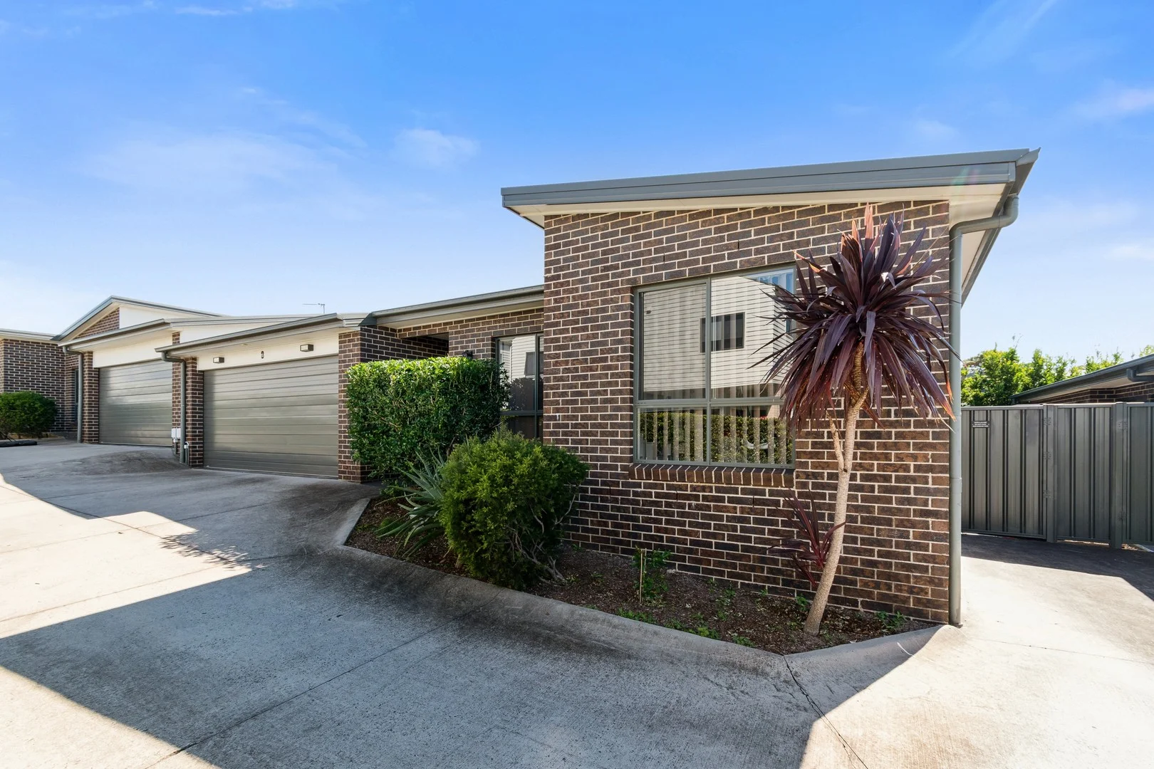 Primary image of 8/126 Kanahooka Road, Kanahooka NSW 2530