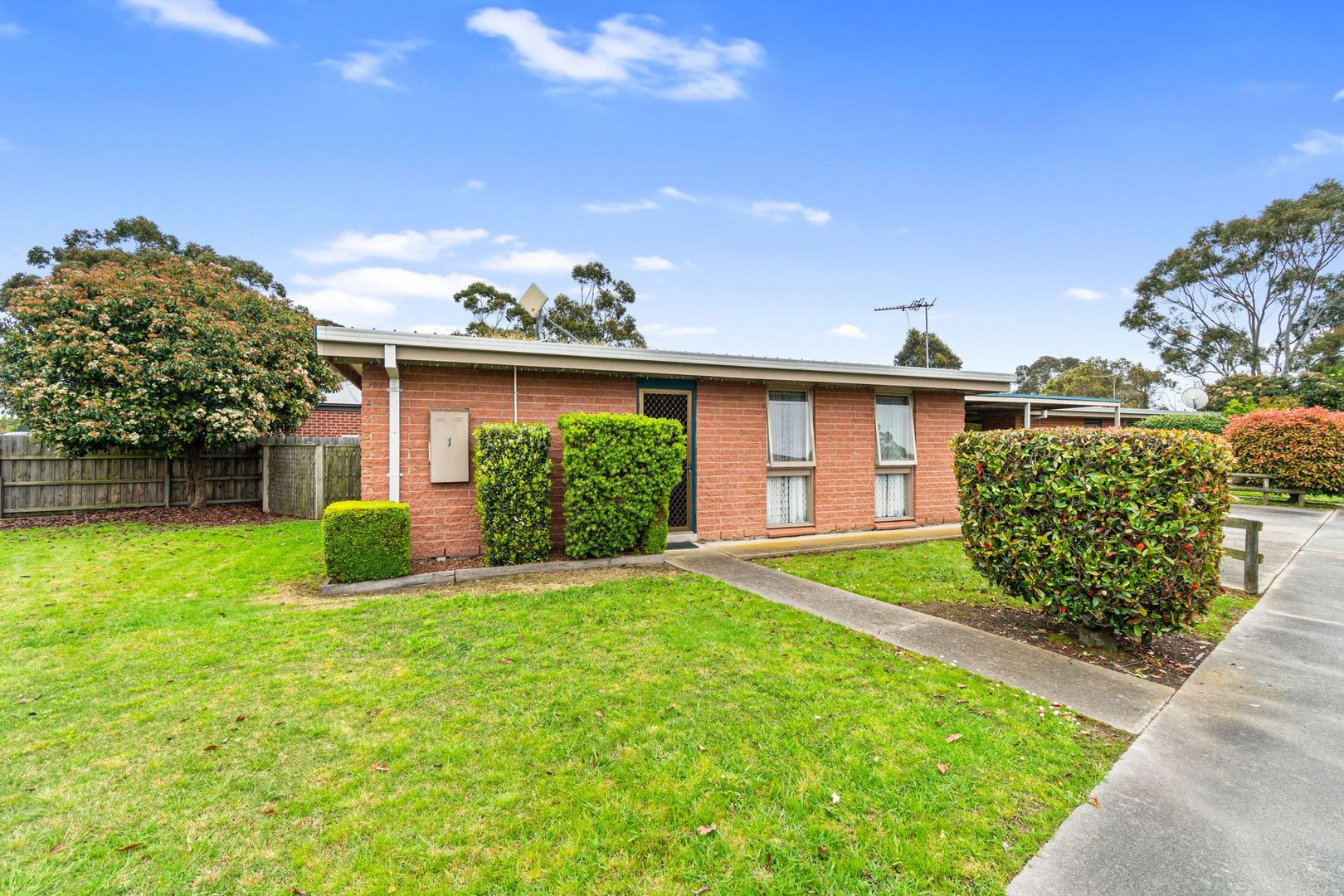 1 & 2/112 Prince Street, Rosedale VIC 3847, Image 2