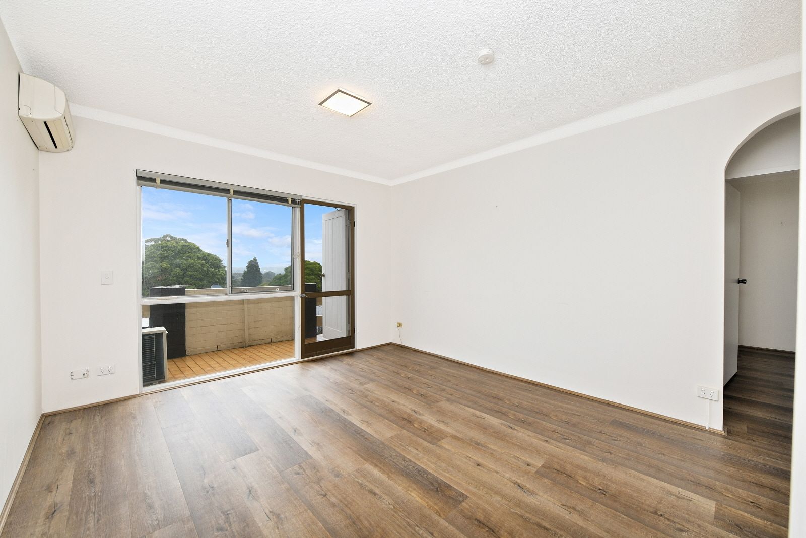 2 bedrooms Apartment / Unit / Flat in 21/98 Burns Bay Road LANE COVE NSW, 2066
