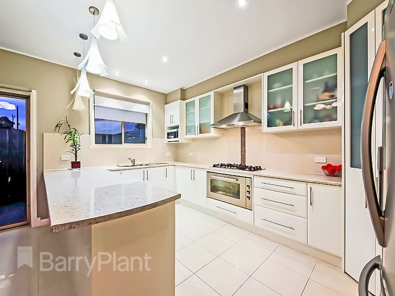 2/110 Biggs Street, St Albans VIC 3021, Image 2