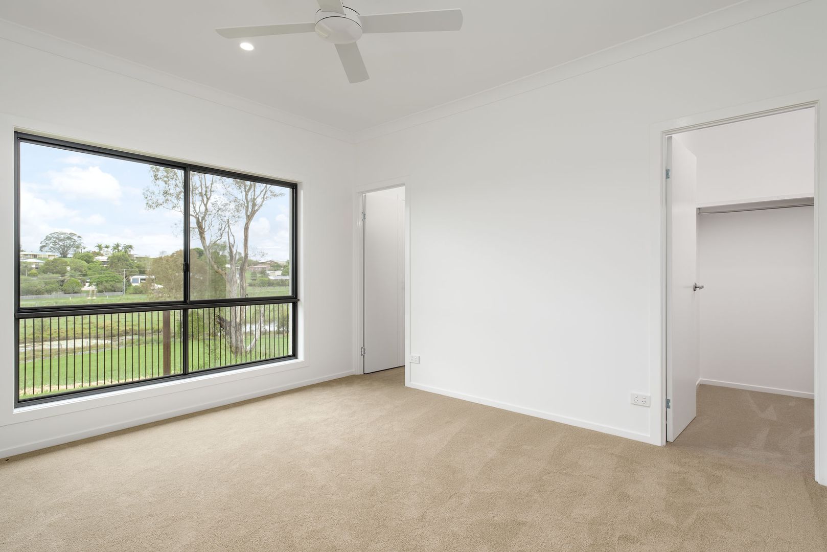 2/27 Cambridge Circuit, Southside QLD 4570, Image 2