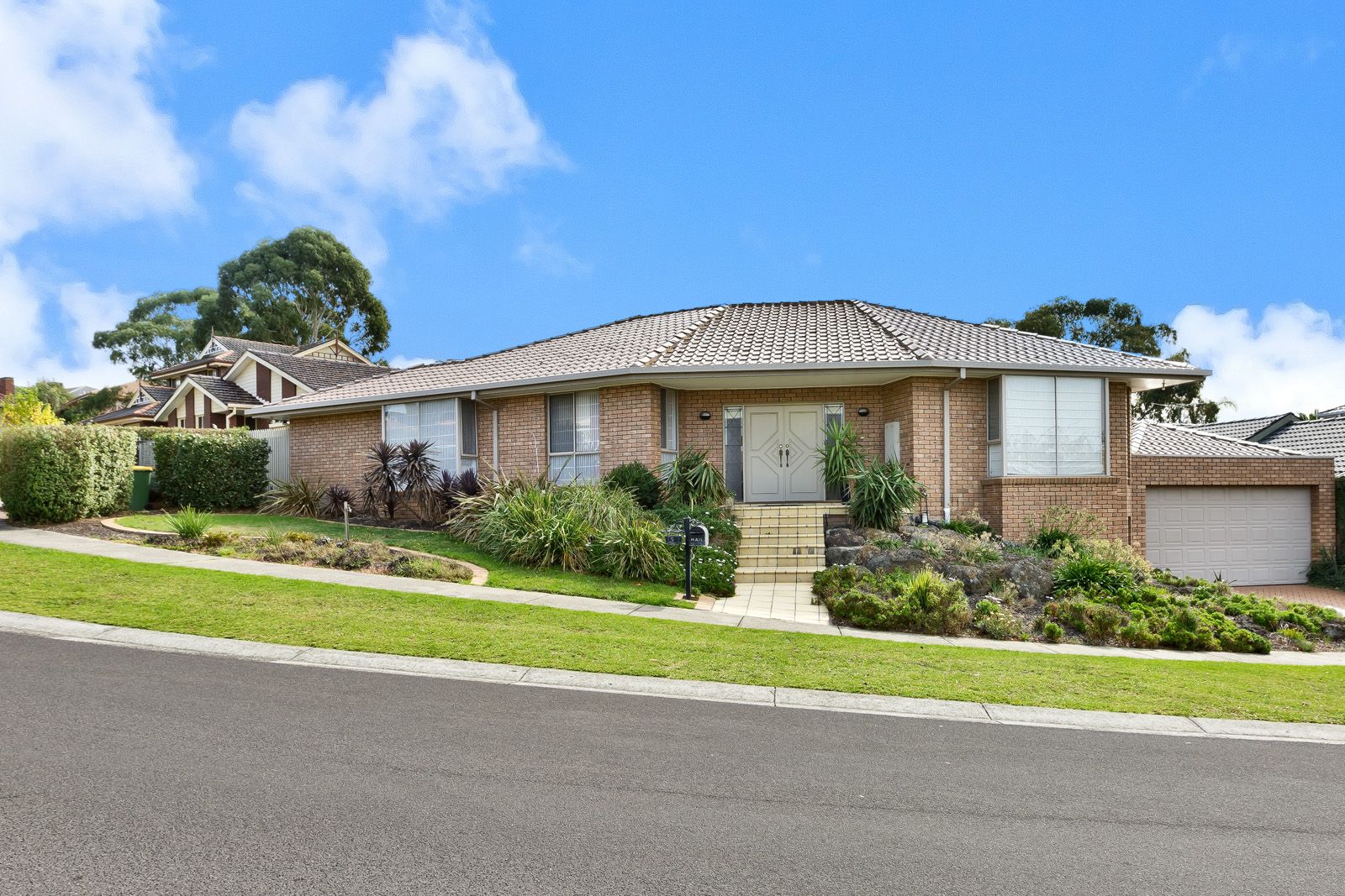 5 Vicarage Way, Watsonia North Property History & Address Research