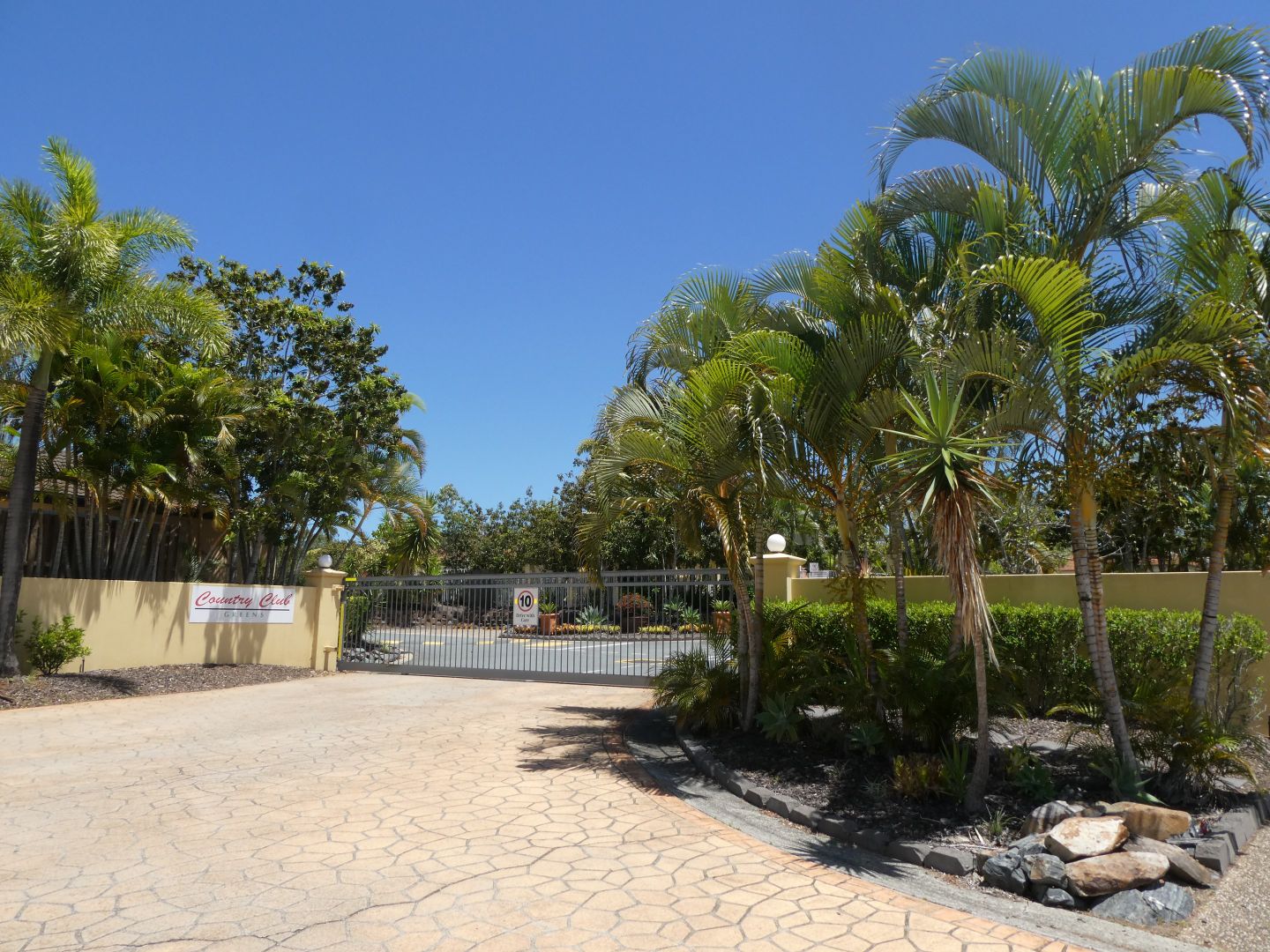 11/107-111 Arundel Drive, Arundel QLD 4214, Image 2