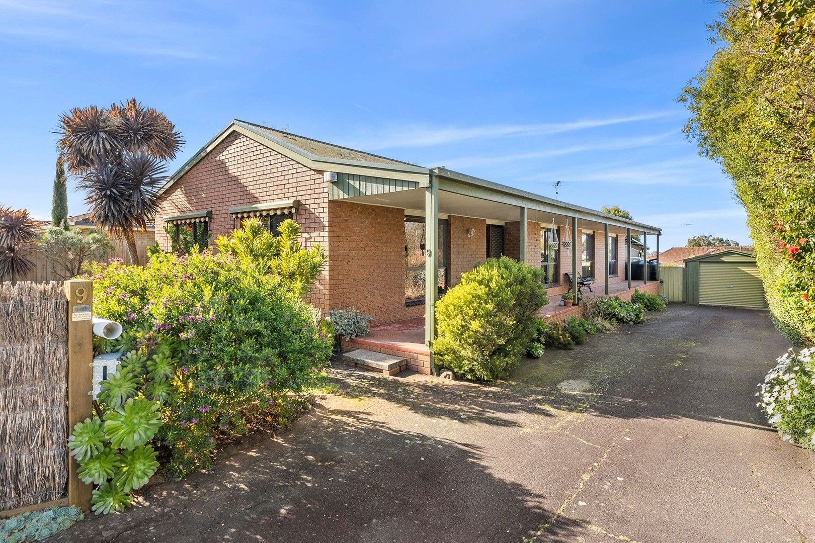 3 bedrooms House in 9 Birkenhead Drive GROVEDALE VIC, 3216