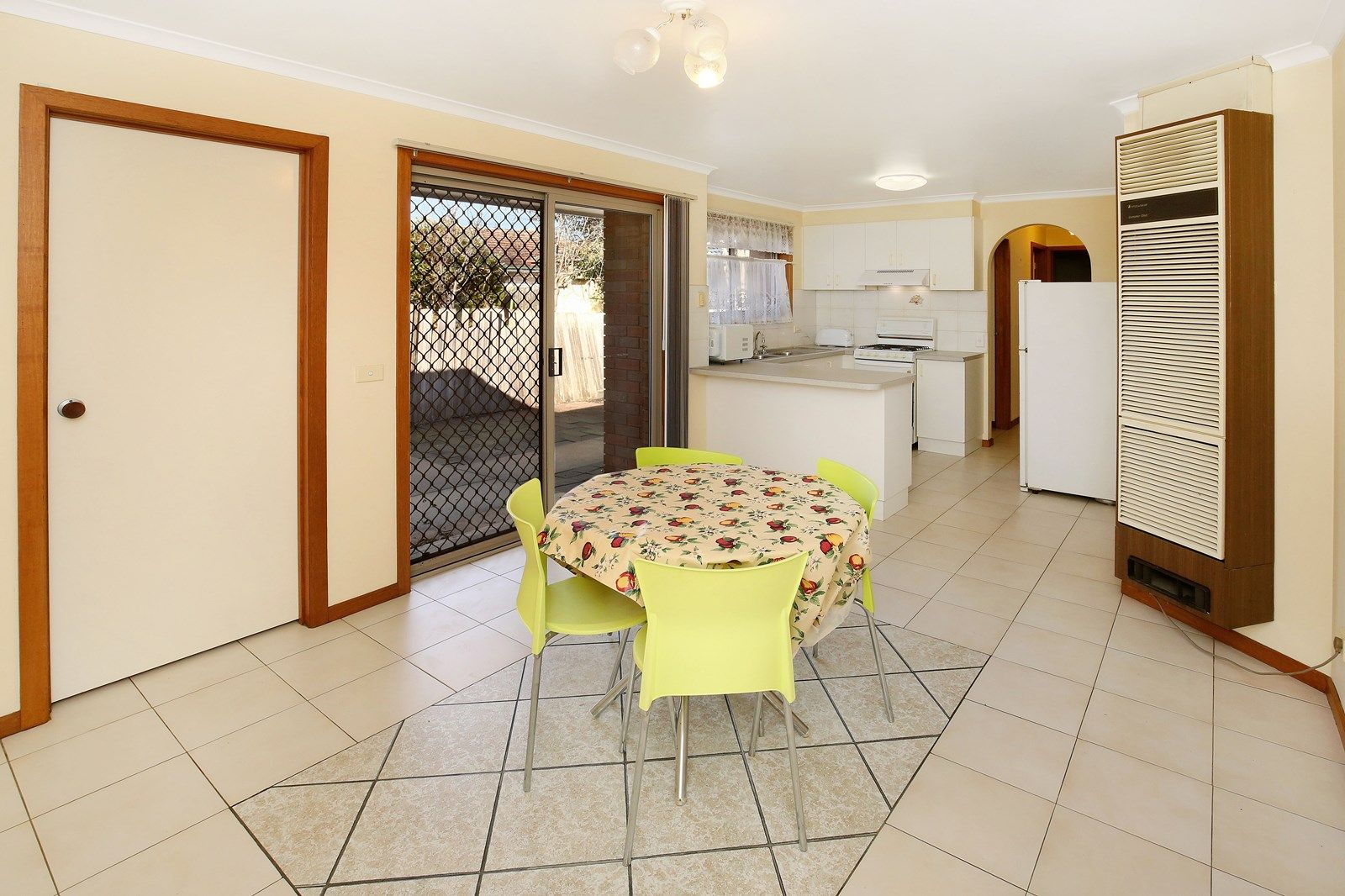 2/18 Hall Street, Epping VIC 3076, Image 2