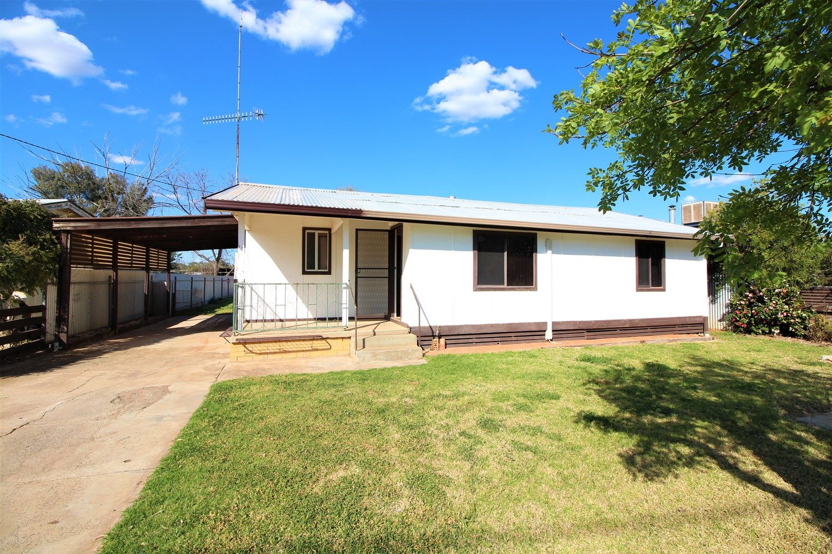 10 Young Street, Darlington Point NSW 2706, Image 0