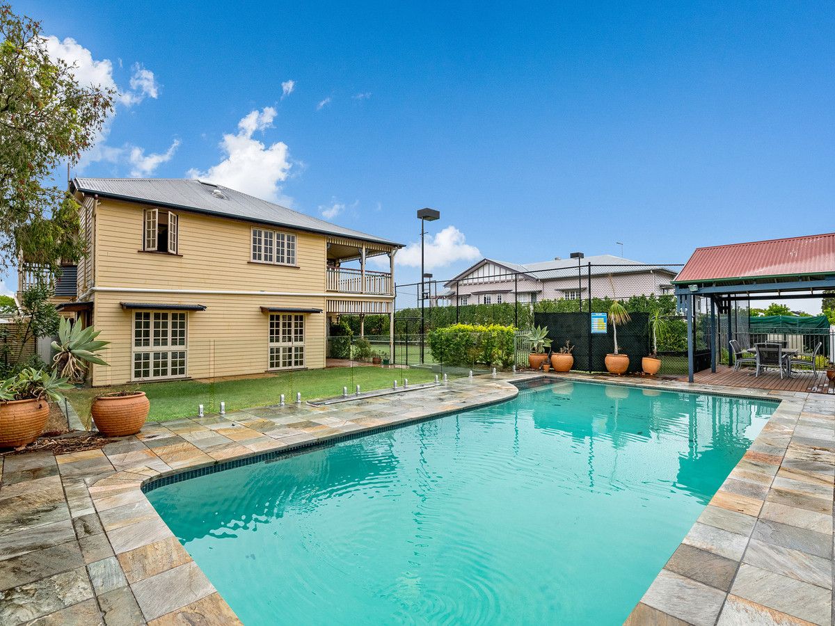 5 bedrooms House in 99 Newman Avenue CAMP HILL QLD, 4152