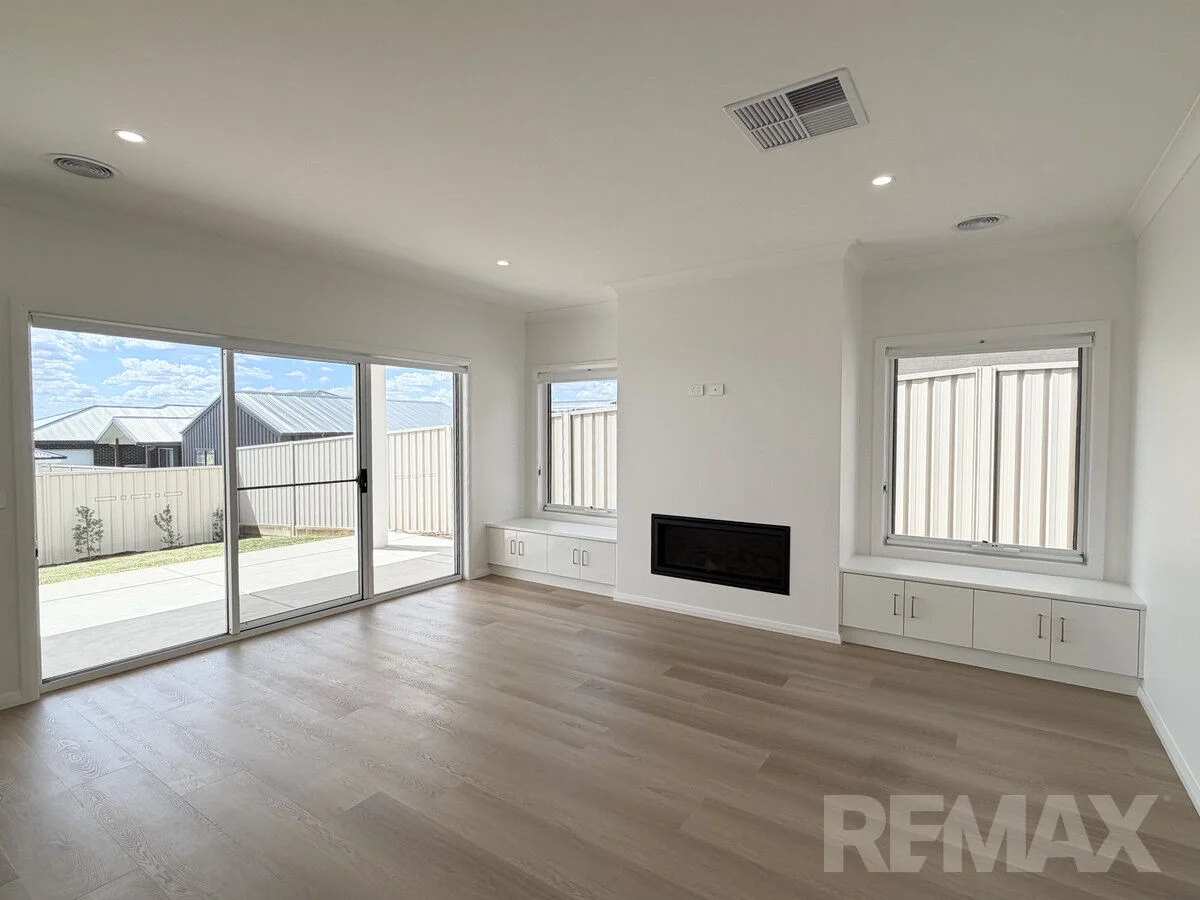 Additional image 12 of 2/17 Tooleybuc Street, Gobbagombalin NSW 2650