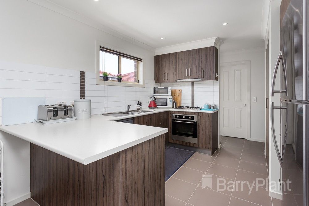 2/9 Hammond Court, Altona Meadows VIC 3028, Image 2