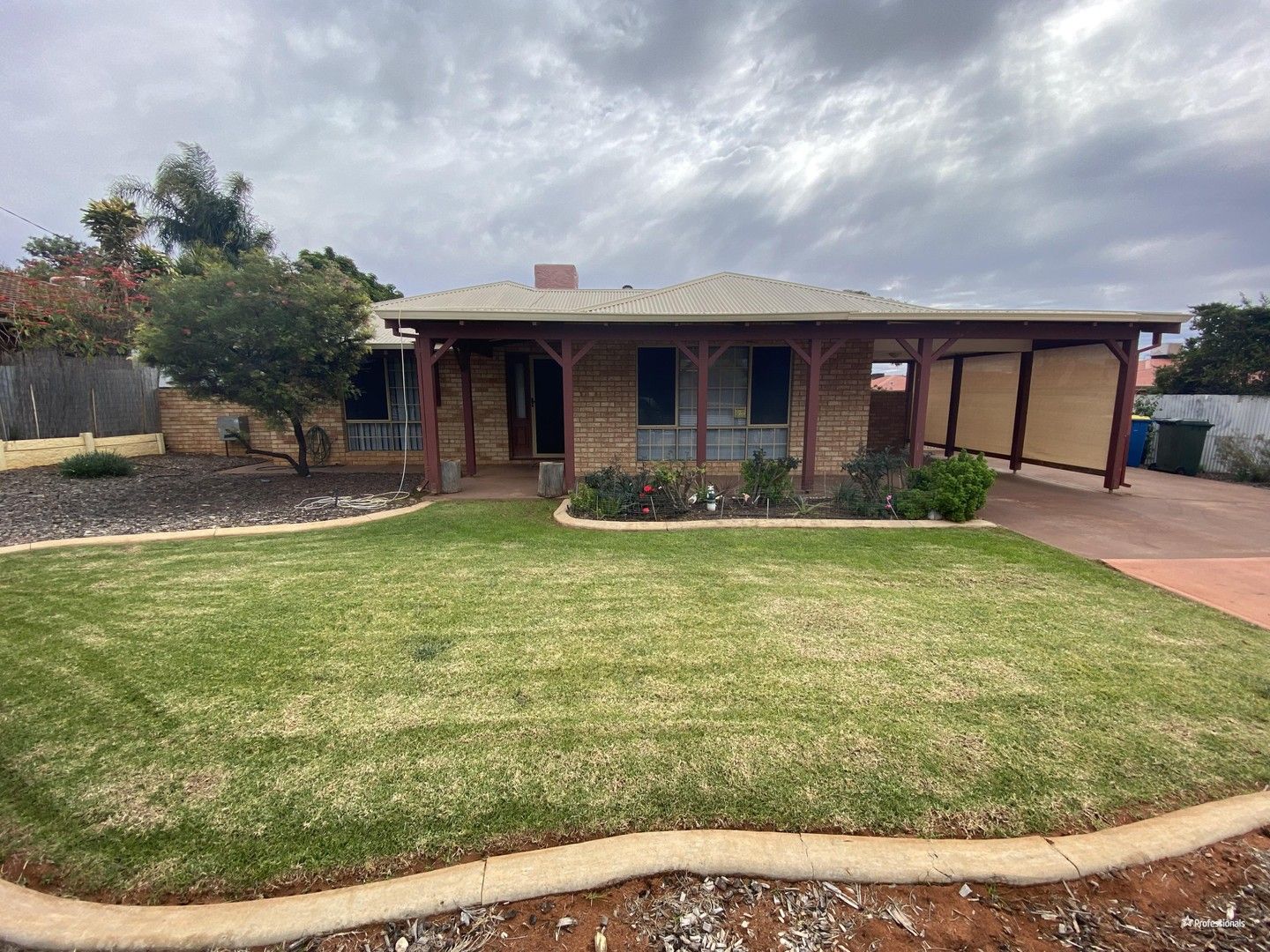 4 bedrooms House in 4 Geere Court HANNANS WA, 6430