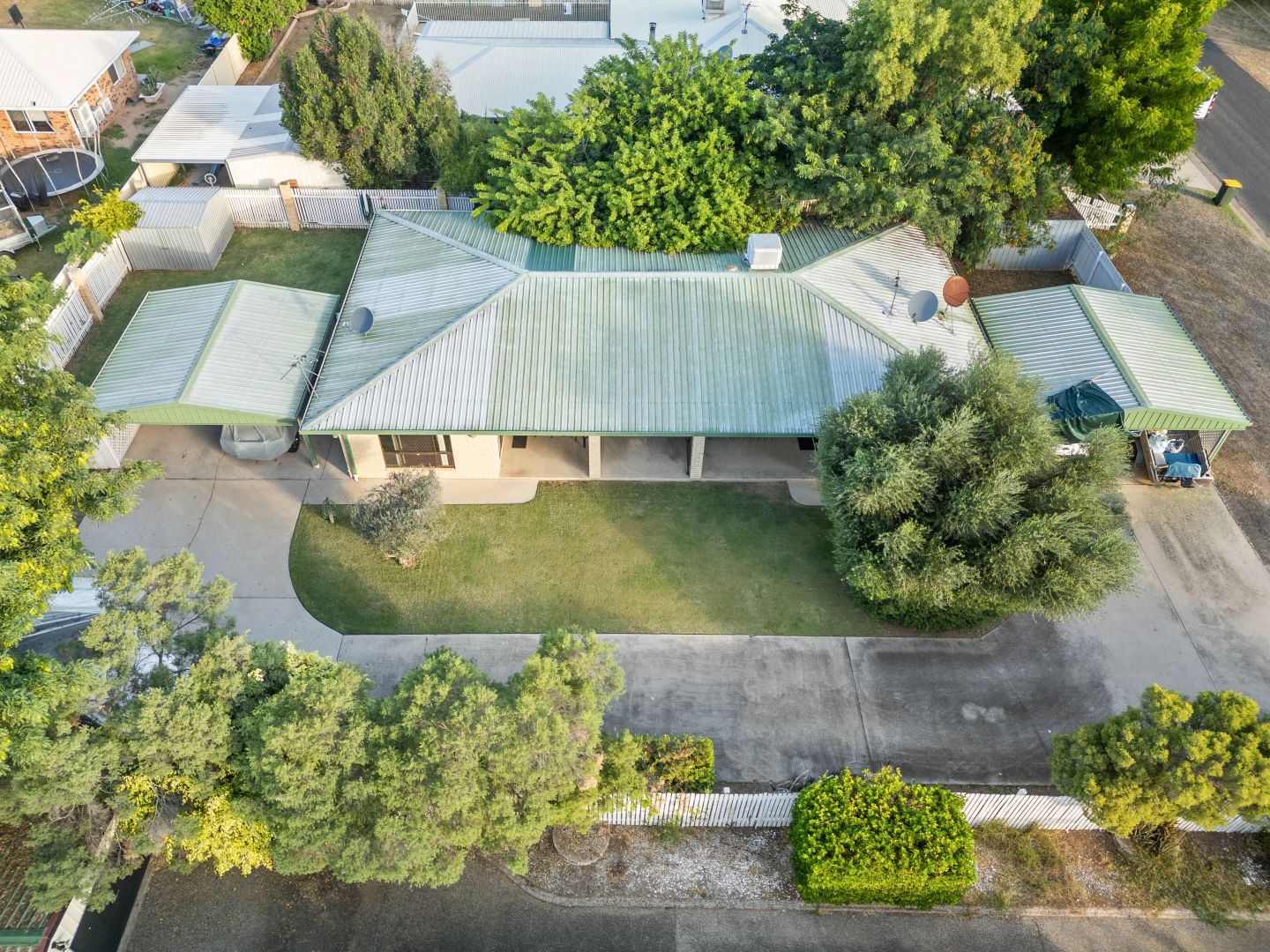 98 Baker Street, Emerald QLD 4720, Image 2