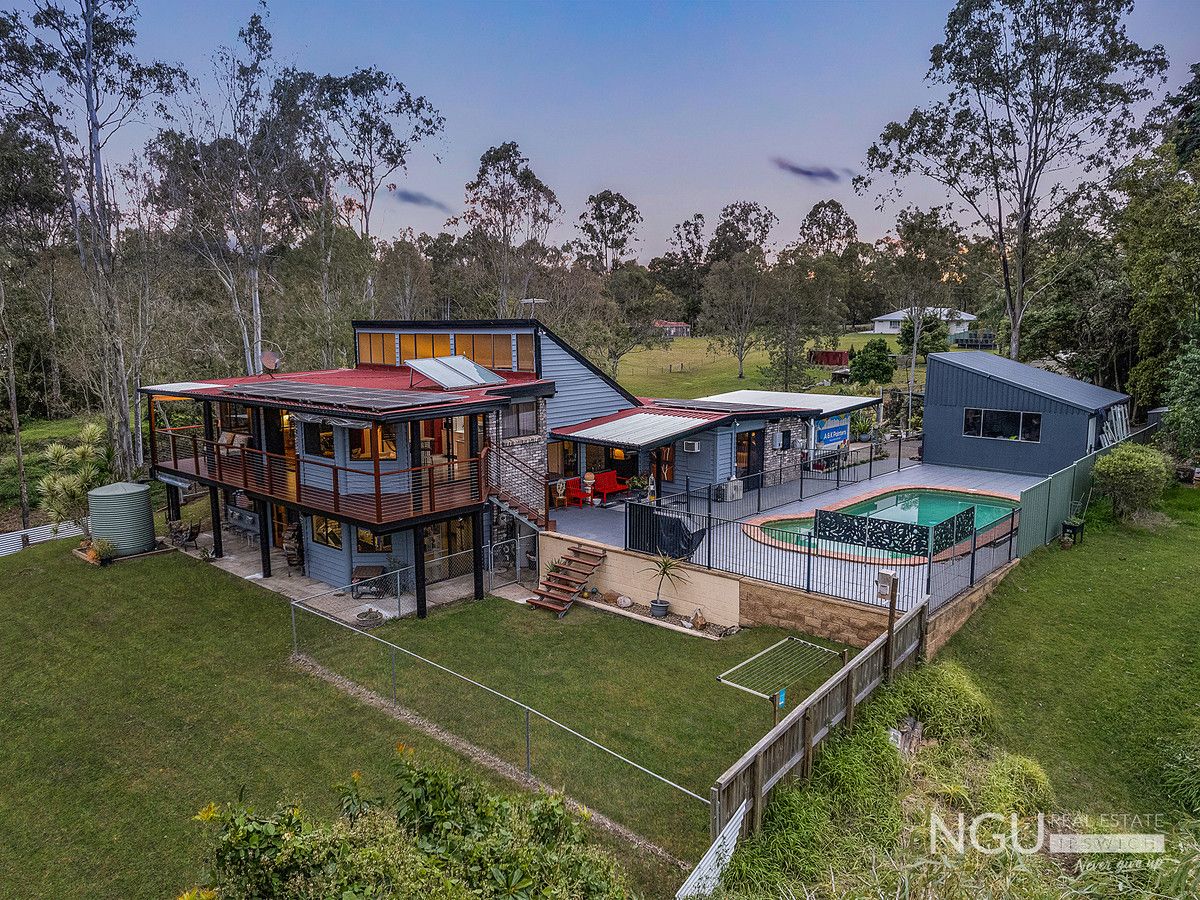 4 bedrooms House in 99 Dampier Street BARELLAN POINT QLD, 4306