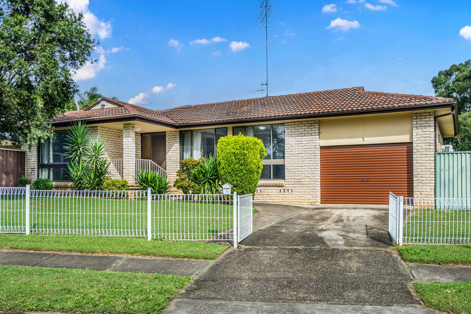 2 Trinity Drive, Cambridge Gardens Property History & Address