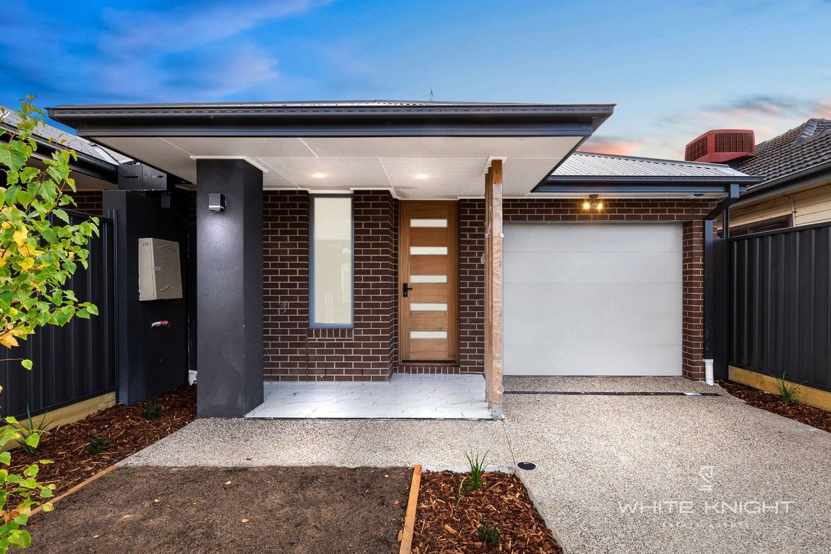 4 bedrooms Apartment / Unit / Flat in 27A Anna Street ST ALBANS VIC, 3021