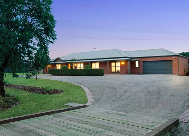 32 Rolling Meadows Drive, Sunbury VIC 3429