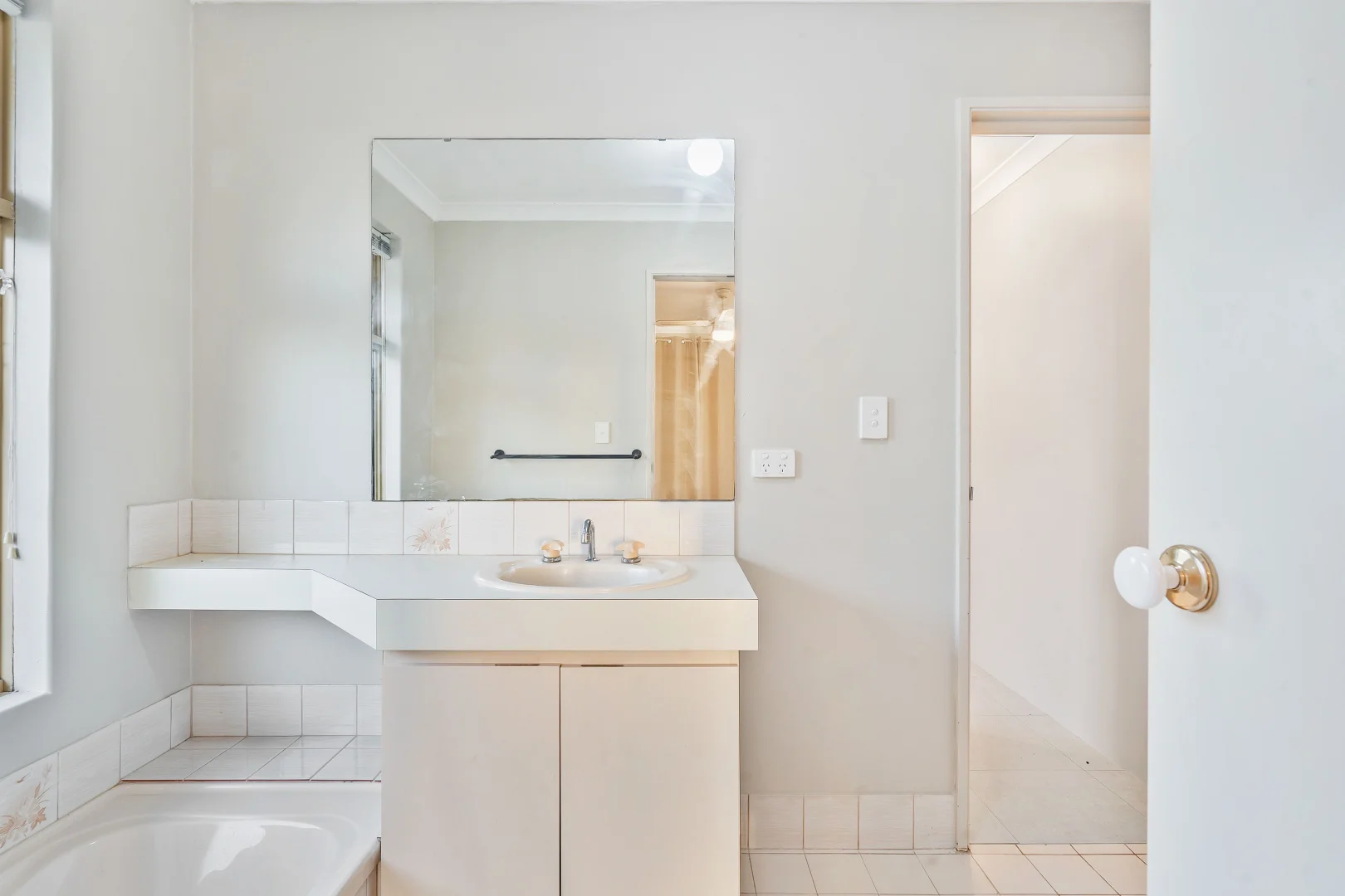 Additional image 14 of 5A Honeysuckle Ramble, Halls Head WA 6210