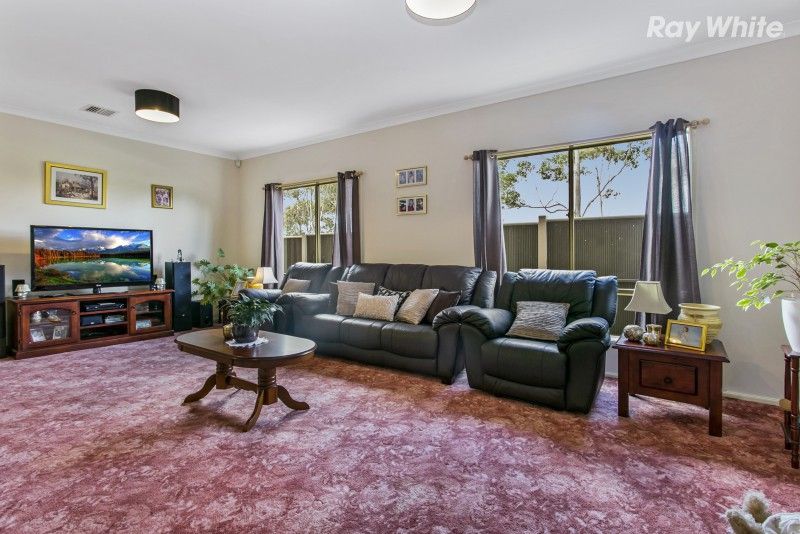 19 Clearwater Drive, Pakenham VIC 3810, Image 2