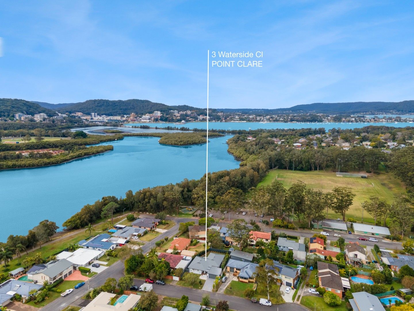 4 bedrooms House in 3 Waterside Close POINT CLARE NSW, 2250