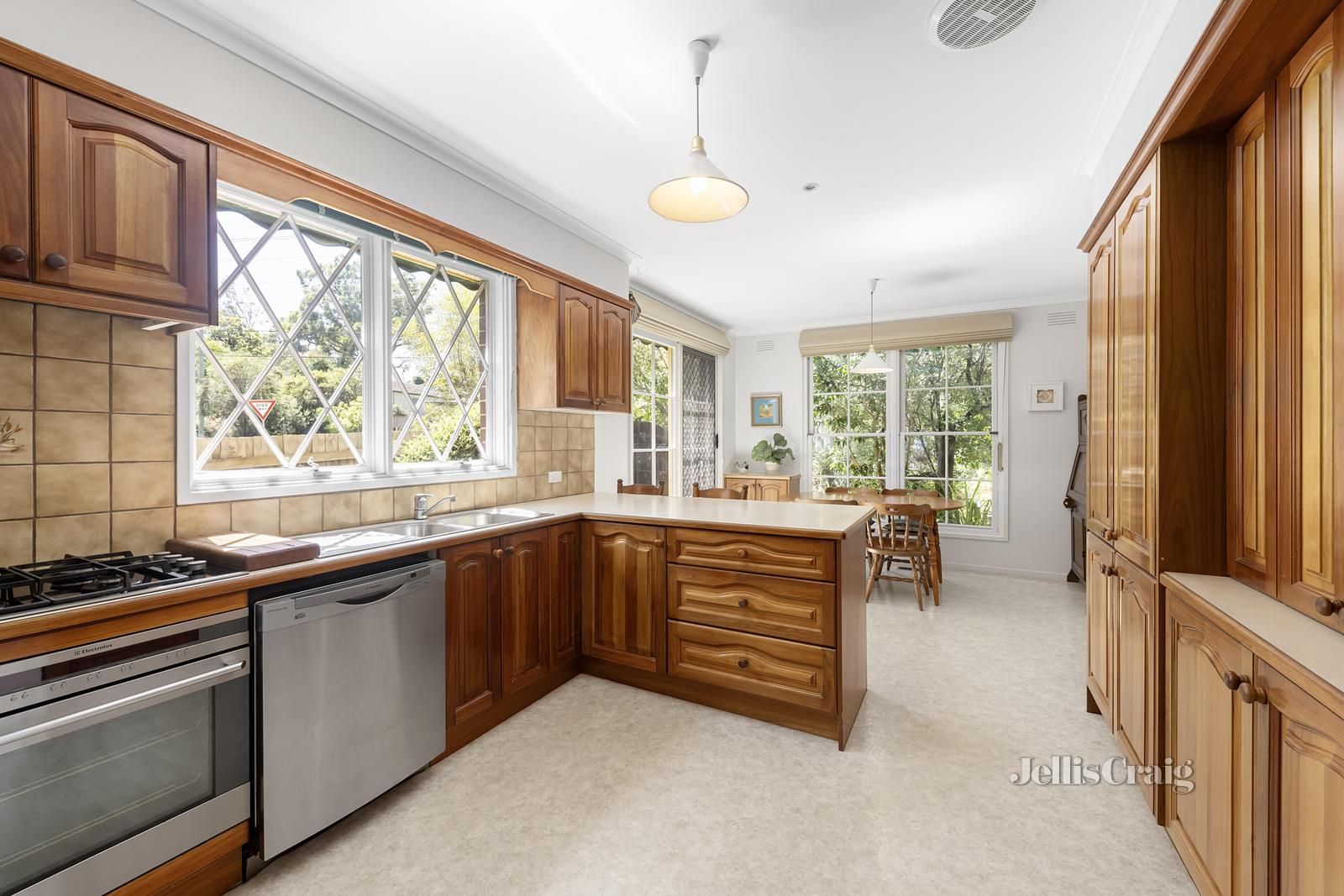 38 Heathmont Road, Ringwood VIC 3134, Image 2