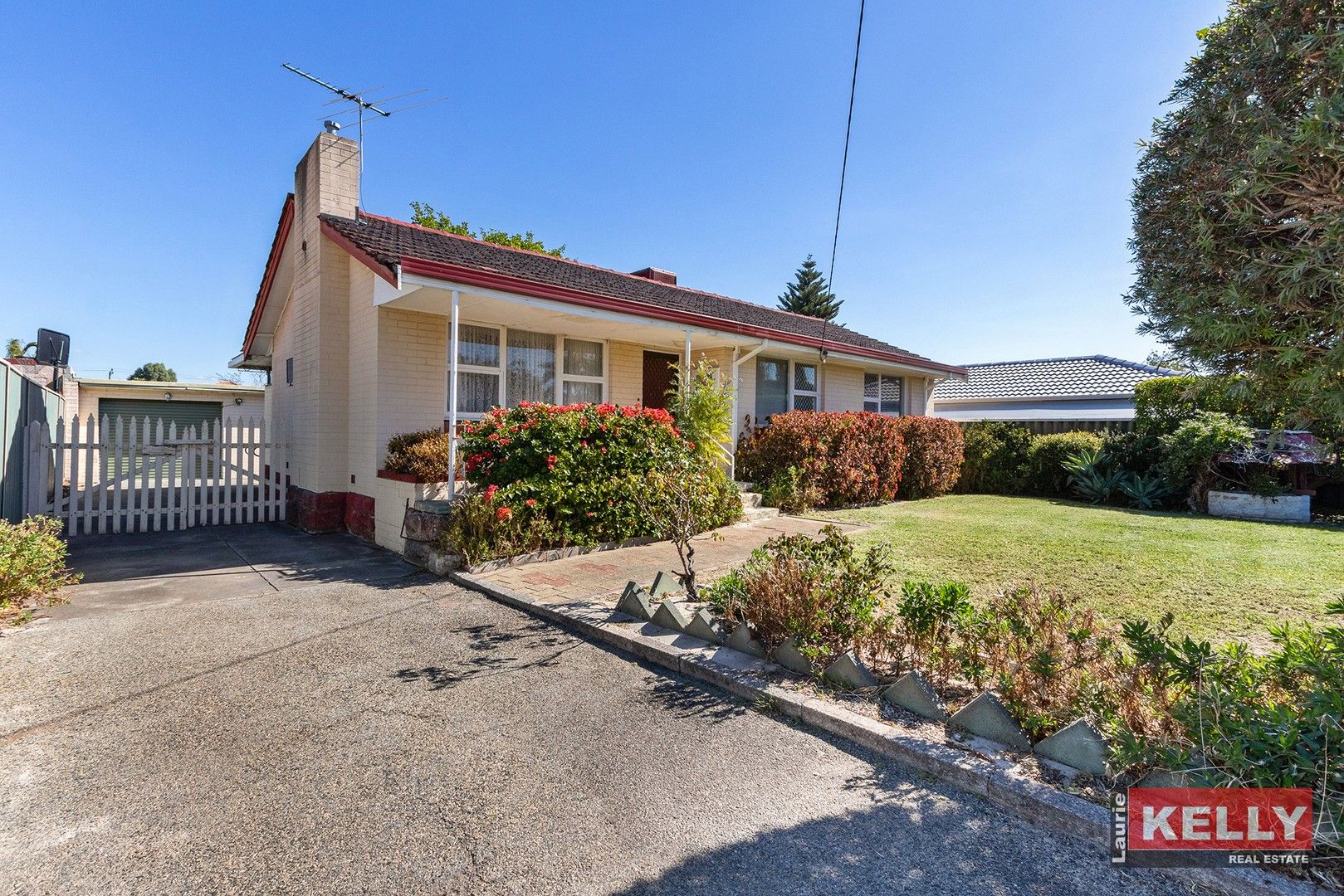 2 bedrooms House in 122 Arlunya Avenue CLOVERDALE WA, 6105