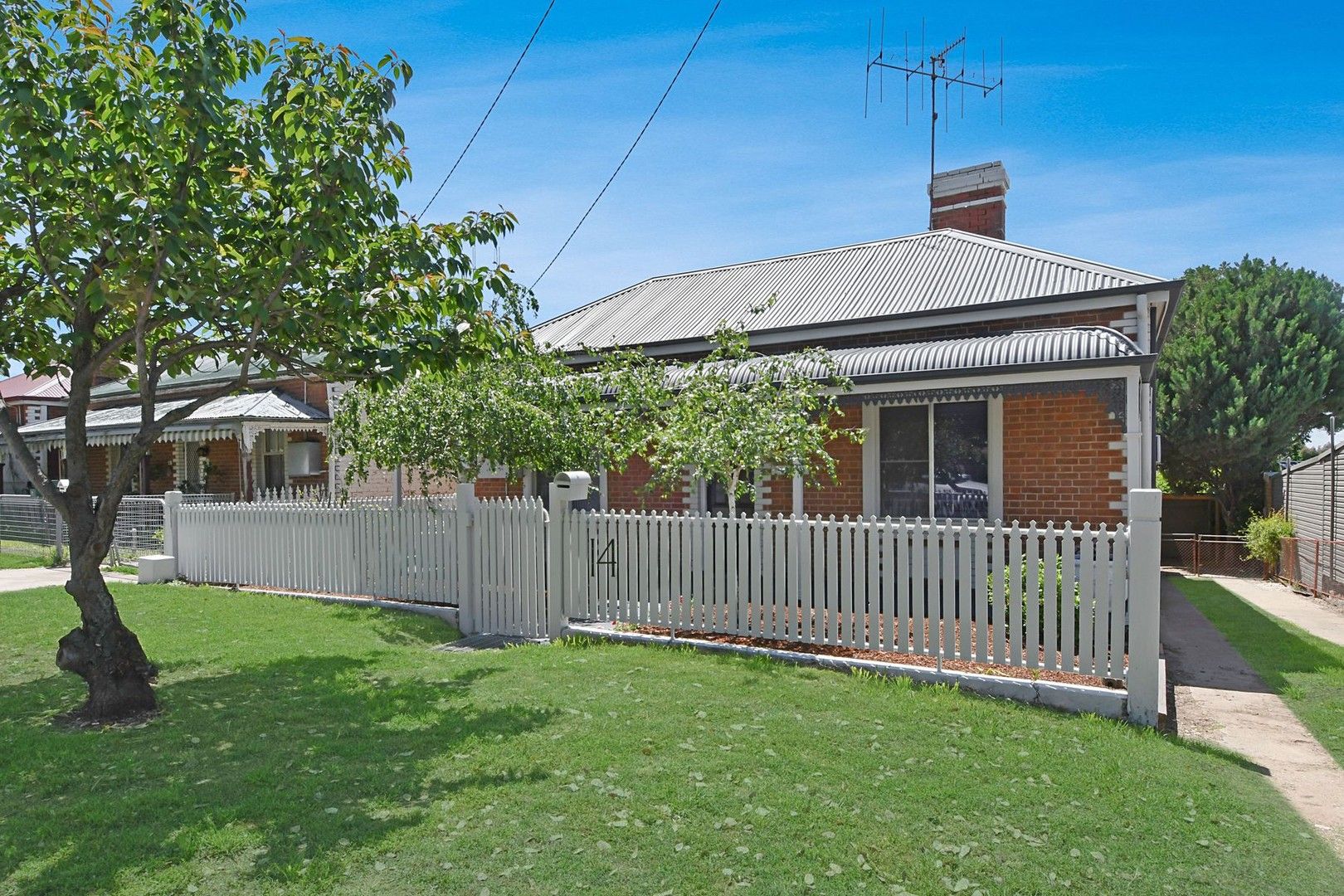 4 bedrooms House in 14 Lewins Street SOUTH BATHURST NSW, 2795