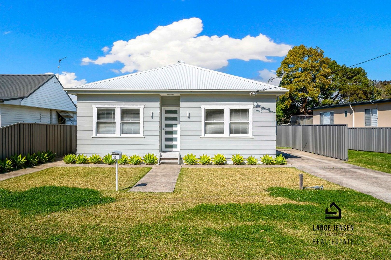 2 bedrooms House in 38 Buttaba Avenue BELMONT NORTH NSW, 2280