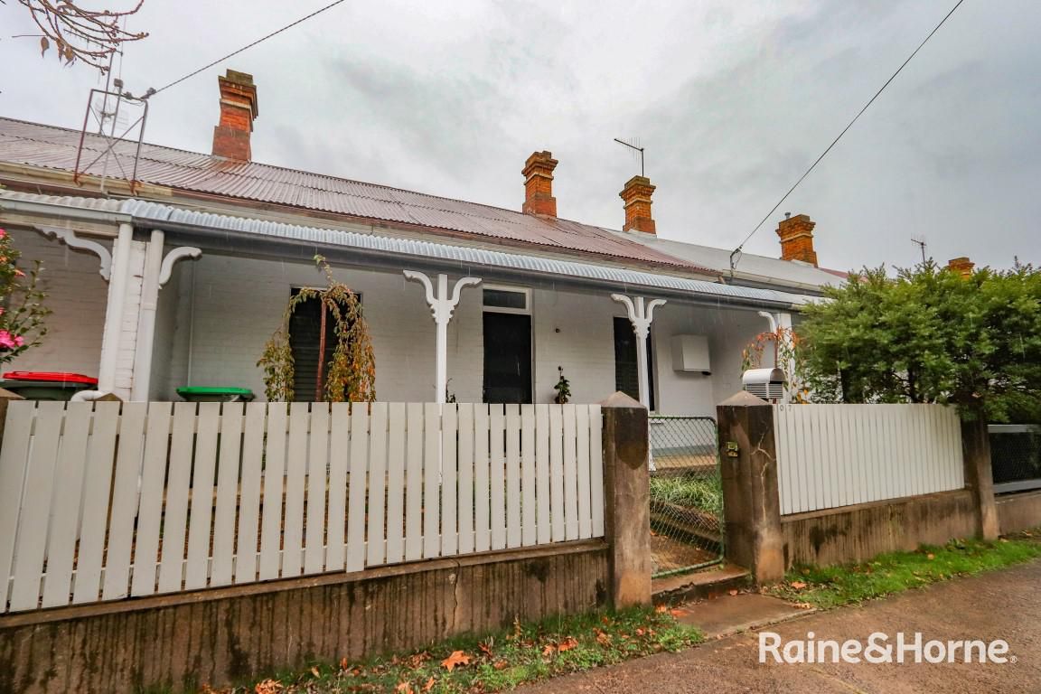 3 bedrooms House in 107 Seymour Street Furnished BATHURST NSW, 2795
