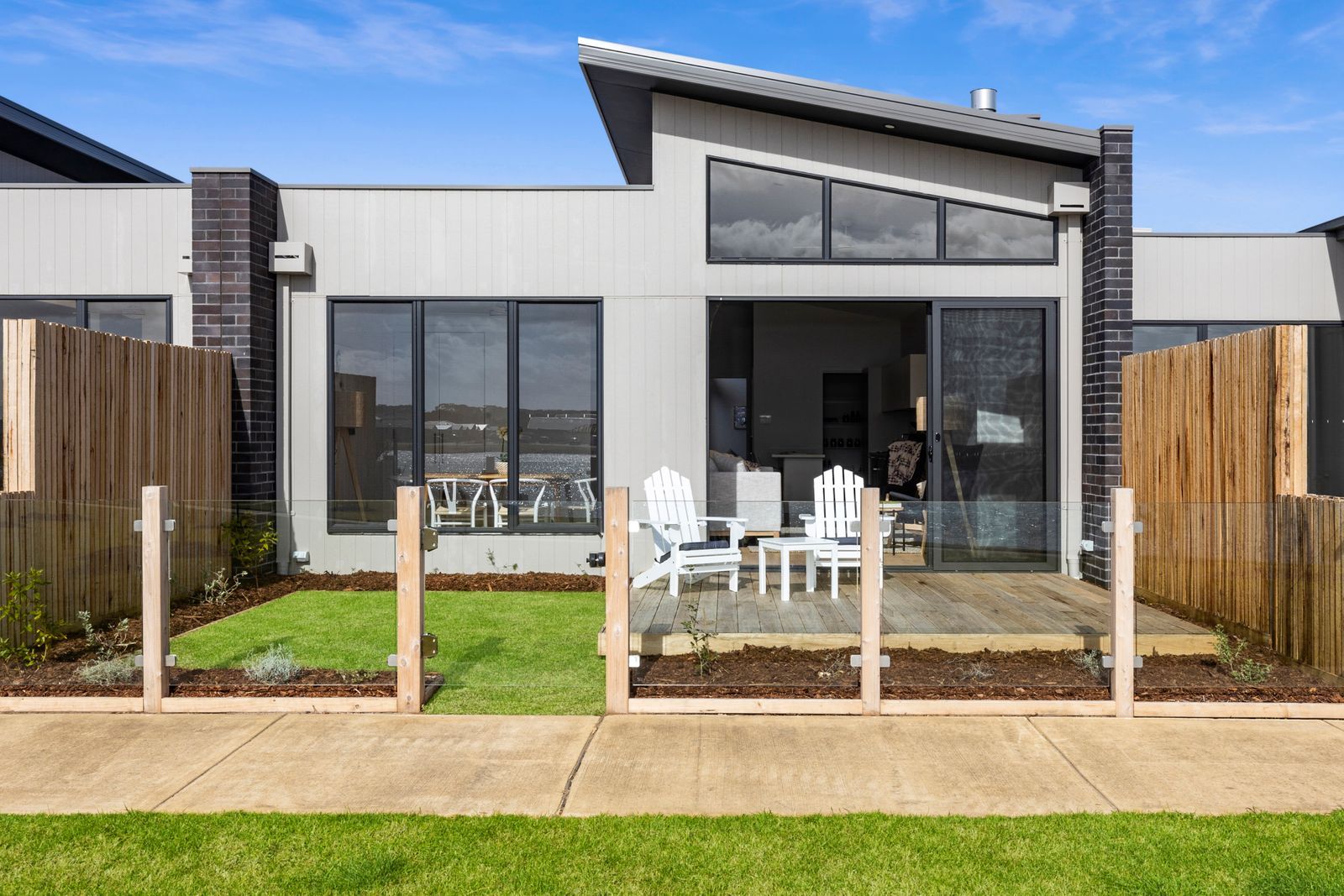 2 bedrooms House in 4 Tellin Lane POINT LONSDALE VIC, 3225