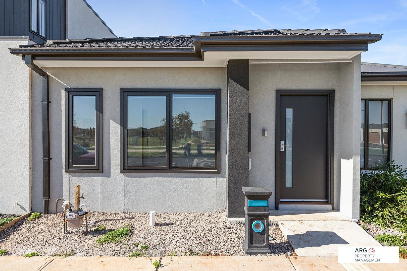 3 bedrooms Townhouse in 99 Tower Street THORNHILL PARK VIC, 3335