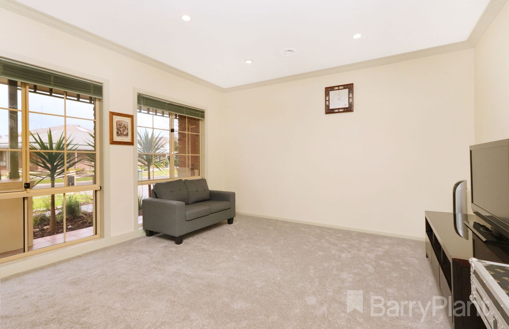 6 Hebe Place, Sunshine West VIC 3020, Image 2