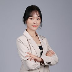 Freya Fu, Sales representative