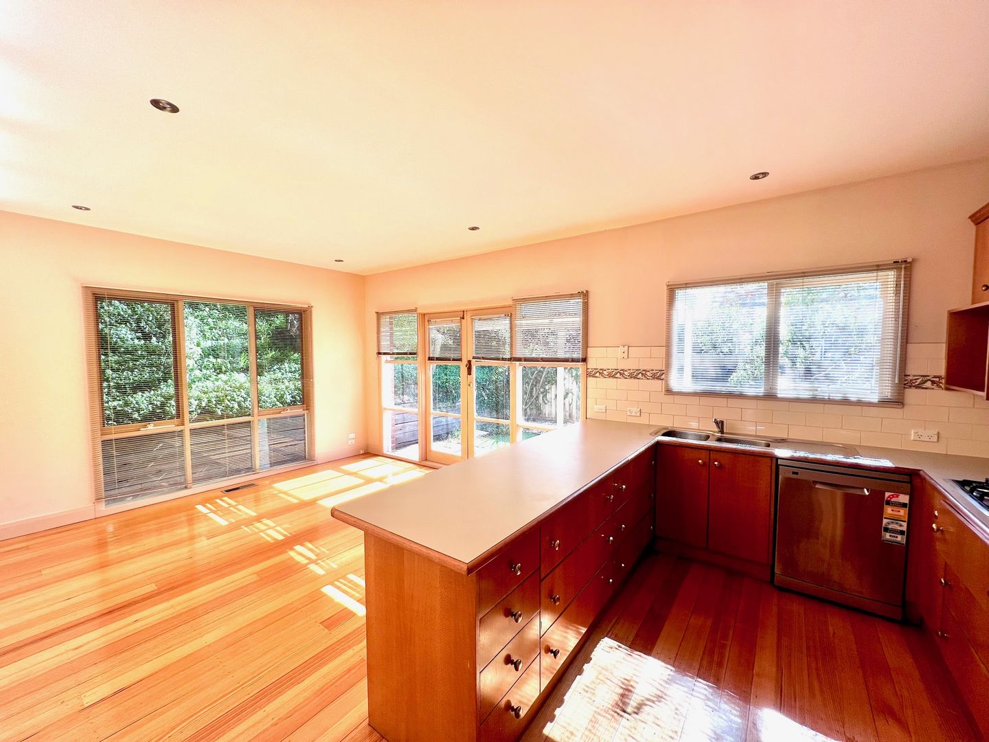 3/47-51 Sherwood Road, Ivanhoe VIC 3079 - Townhouse For Rent - $720