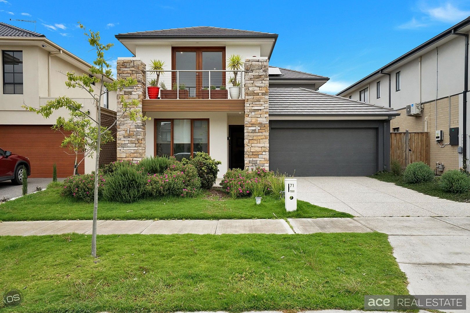 4 bedrooms House in 71 Stoneleigh Circuit WILLIAMS LANDING VIC, 3027