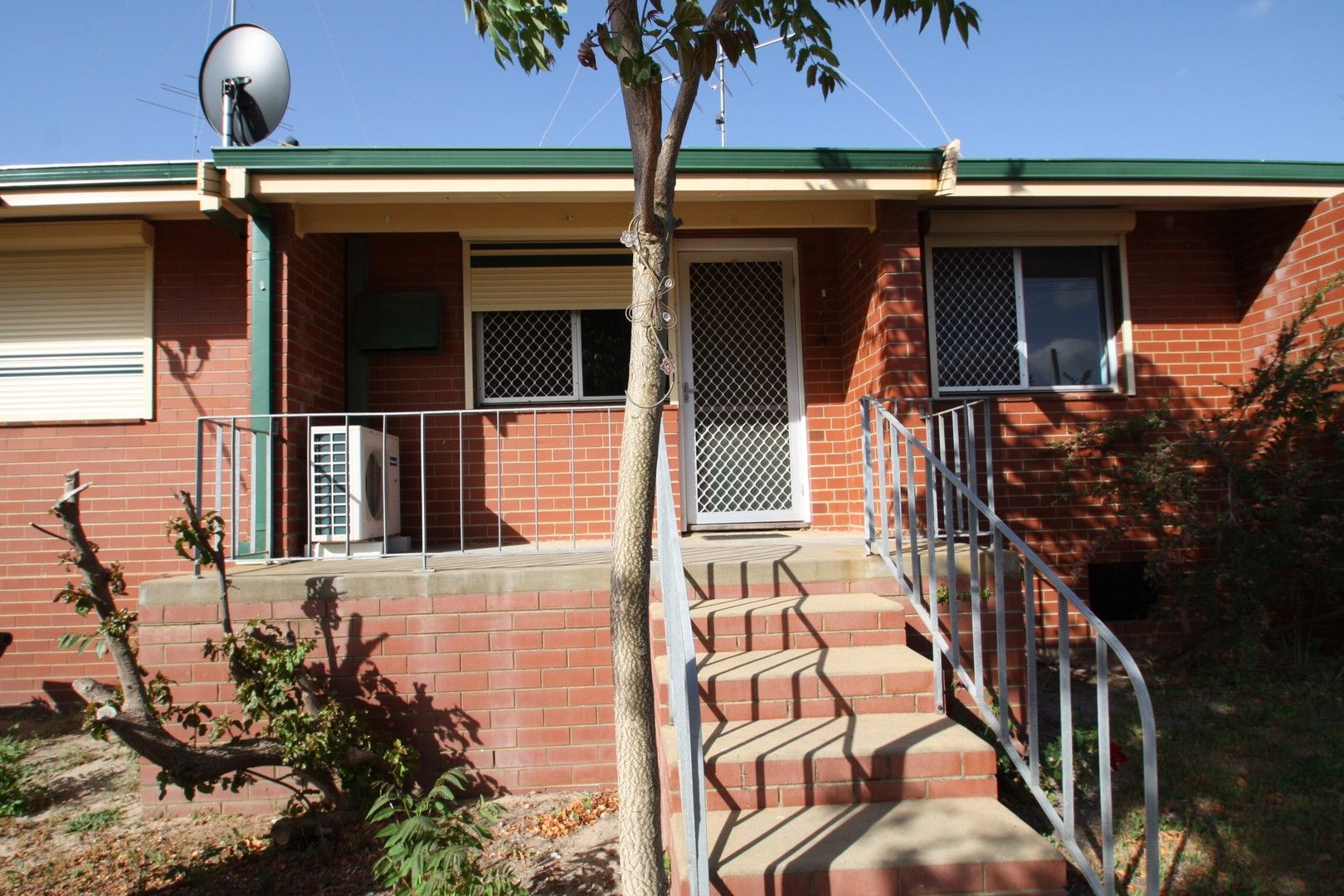 1 bedrooms House in 6B Eastcott Street WAROONA WA, 6215