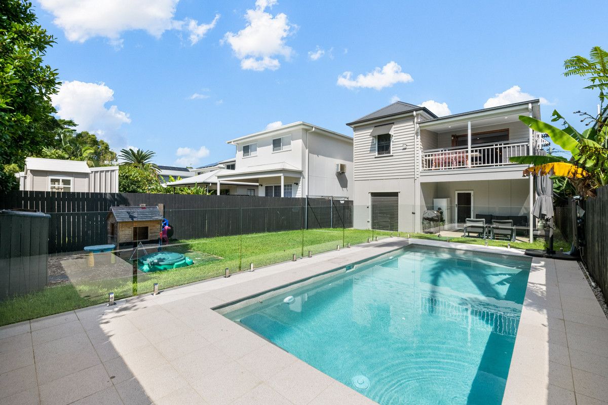 5 bedrooms House in 71 Uplands Terrace WYNNUM QLD, 4178