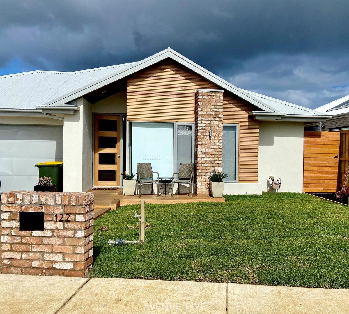 4 bedrooms House in 122 Oakdean Boulevarde OCEAN GROVE VIC, 3226