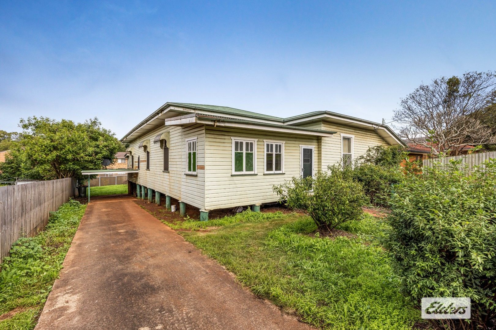 2 bedrooms Apartment / Unit / Flat in 1/276A James Street HARRISTOWN QLD, 4350