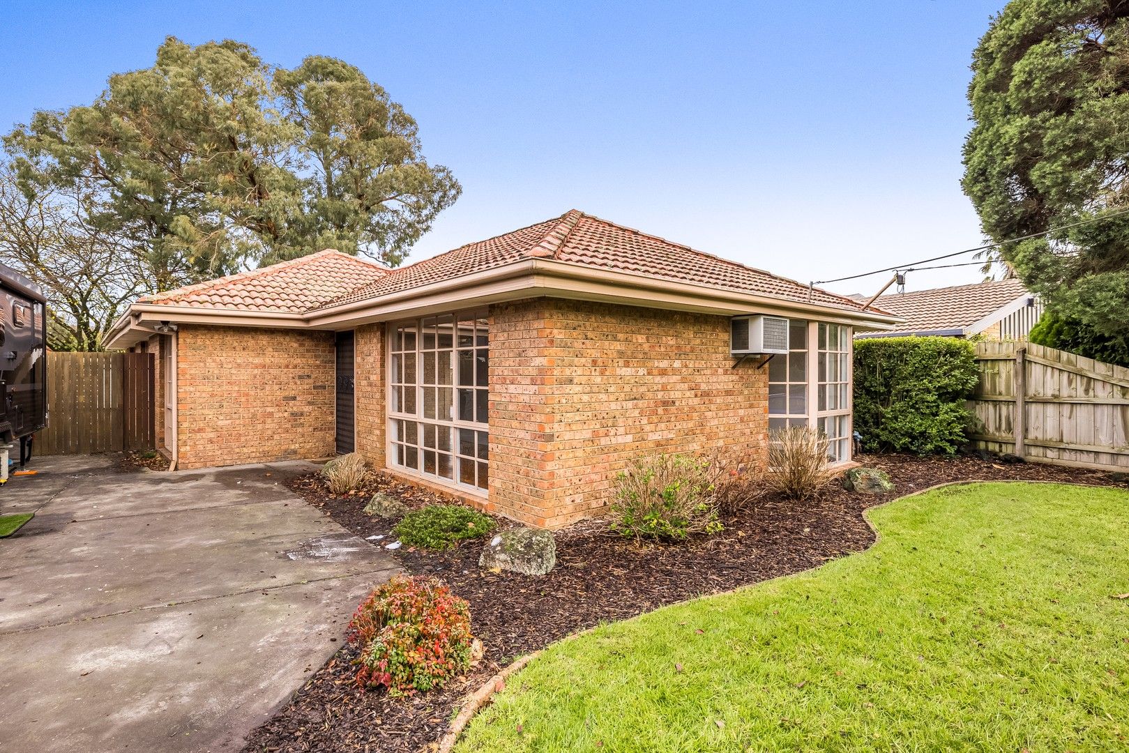 3 bedrooms House in 27 Tolhurst Avenue BORONIA VIC, 3155